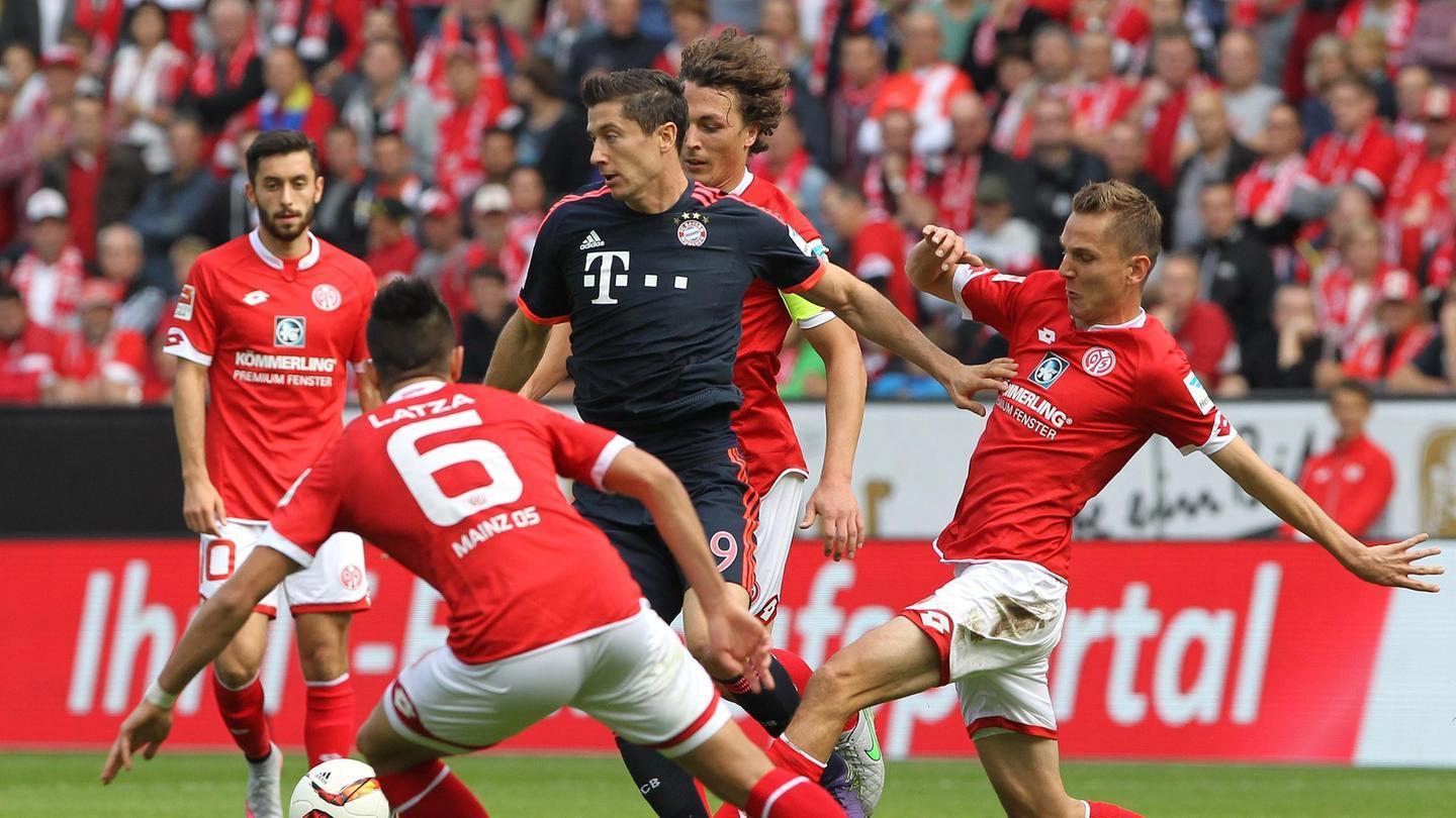 袁甲：成都个别球迷对阿奇姆彭种族歧视的行为必须严惩