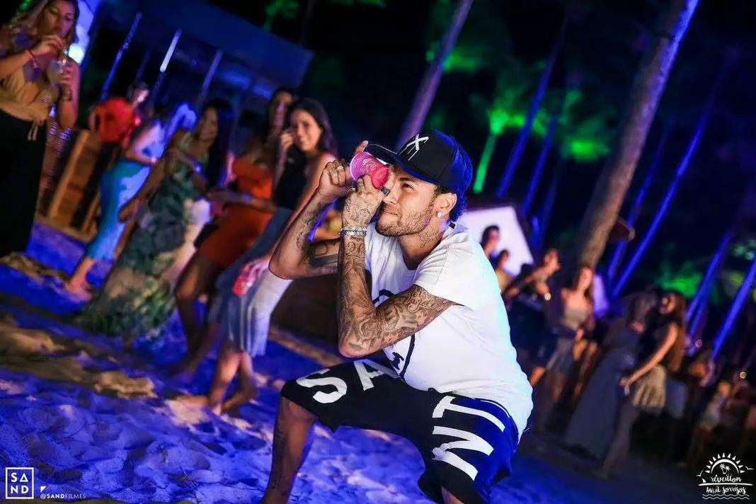 迪亚斯本赛季19场已送出6次助攻，超过上赛季整个赛季