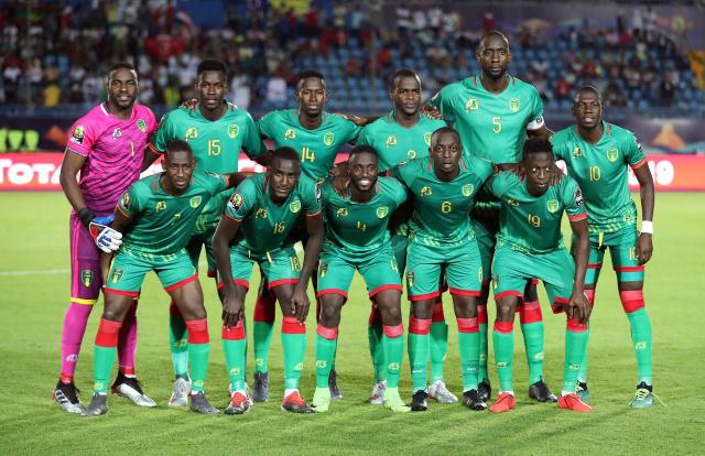 荣耀时刻，网球名将阿尔卡拉斯为迈阿密颁发美职联东部冠军奖杯