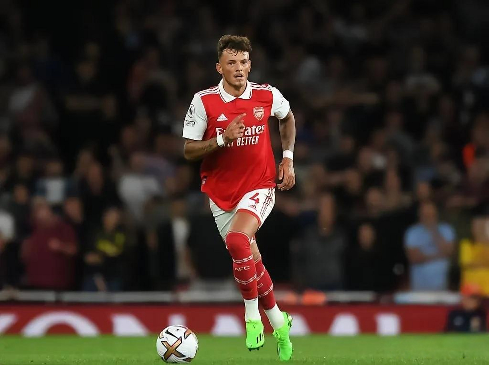 表达崇高敬意，重庆铜梁龙向李章洙赠送冲超纪念球衣