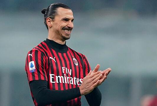 梅西2025年数据：54次出场造74球，随队首夺总冠军