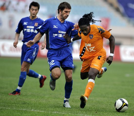 芬奇谈爱德华兹低迷：他一过半场就被包夹，必须研究如何应对