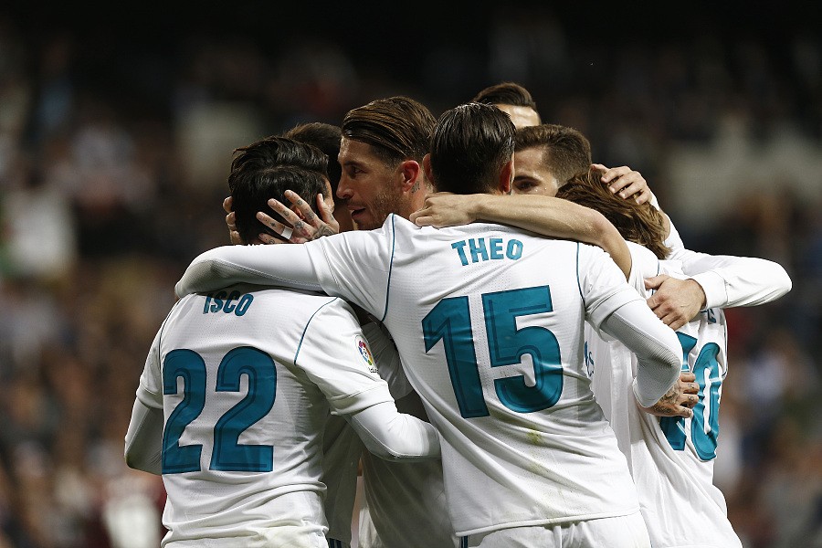 拉拉维亚晒照庆祝客场之旅结束