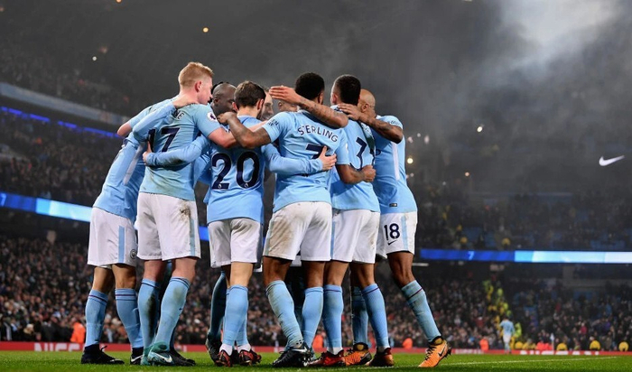 足球国足球员海外首发，发挥稳定